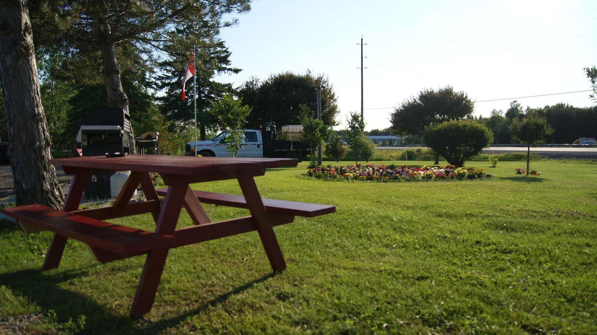 Blue Jay Motel ピーターボロ エクステリア 写真
